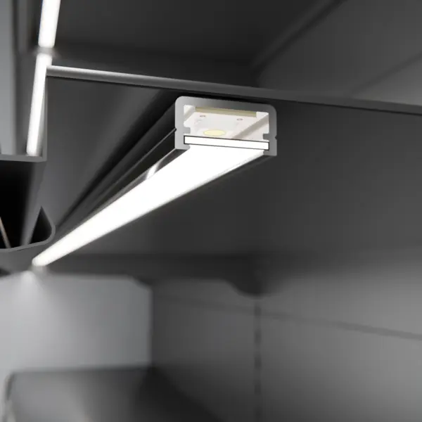 LED-Lichtleiste TAURI in Unterbaumontage am Metallfachboden – effiziente Beleuchtungslösung von DWD Concepts