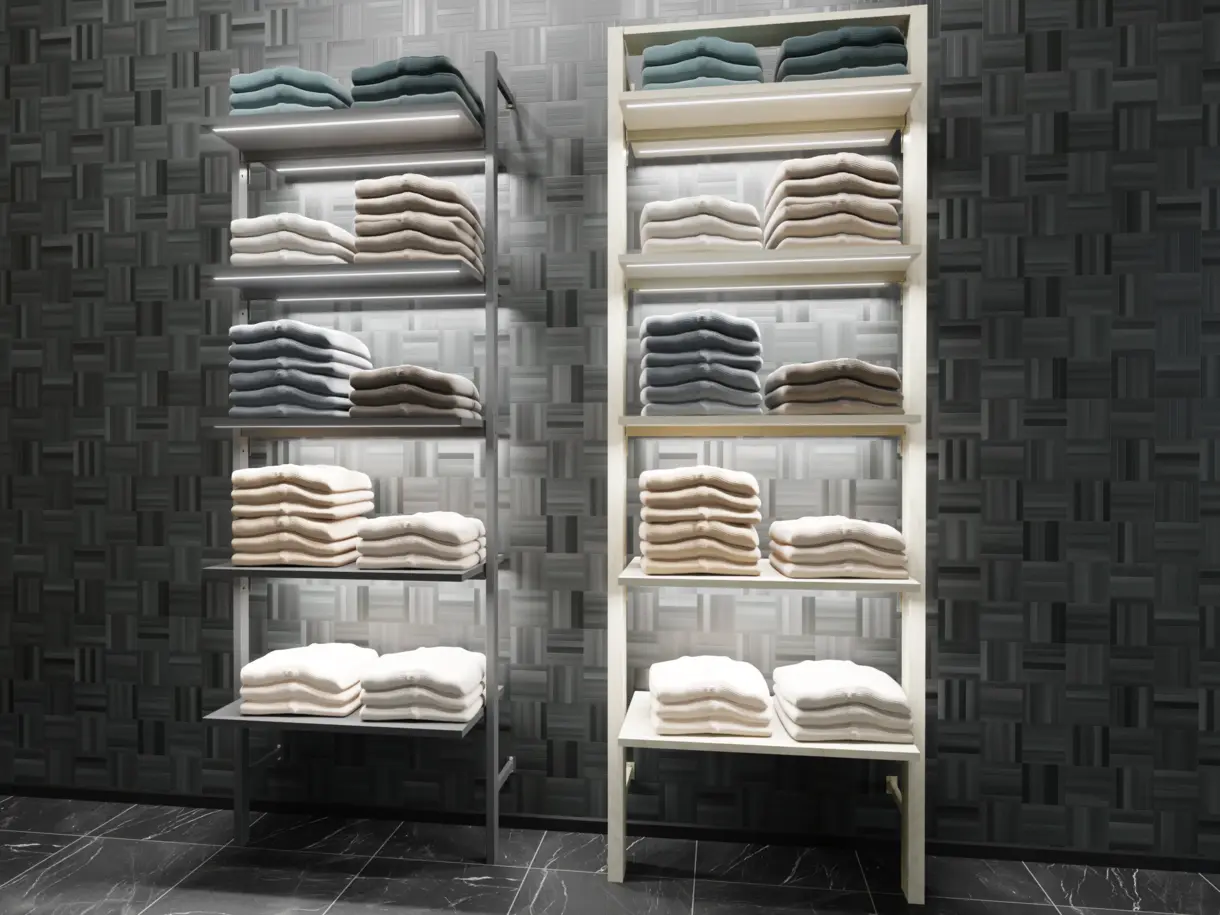 Beispielanwendung des INWI R32 M Stromschienensystems in Regalsystemen der Modebranche – elegante Stromführungslösung von DWD Concepts