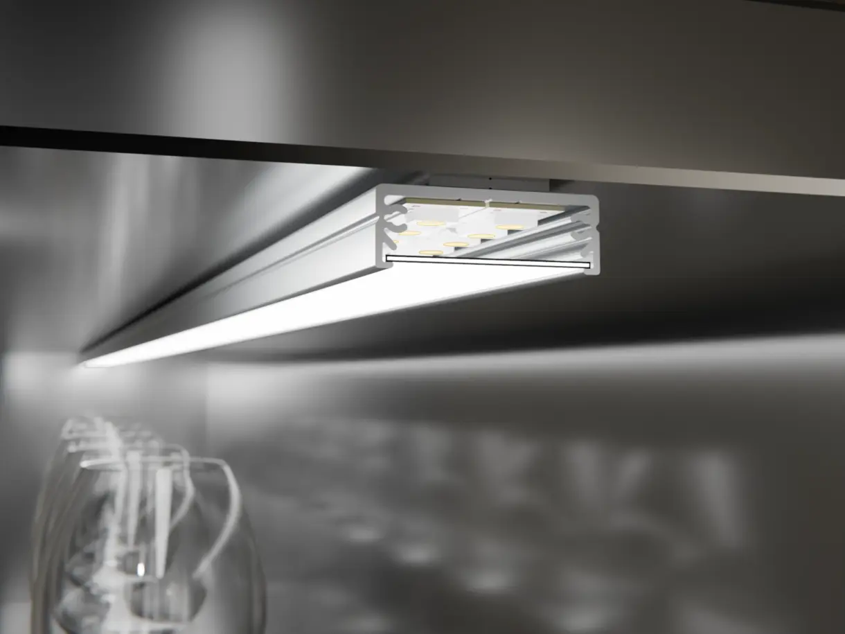 LED-Lichtleiste PLANUS in Unterbodenmontage am Metallfachboden – hochwertige Beleuchtungslösung von DWD Concepts