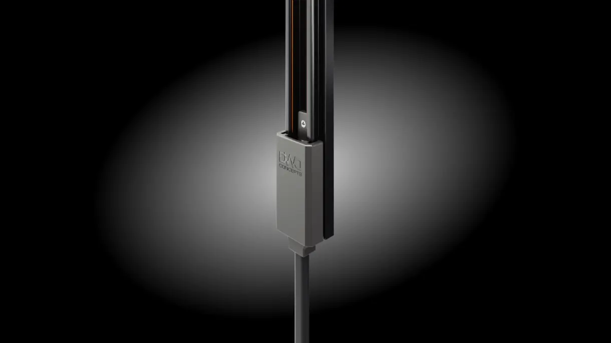 INWI Standard Stromschiene mit unterer Einspeisung von DWD Concepts – unsichtbare Stromzufuhr für LED-Beleuchtung im POS, Möbel- und Messebau.